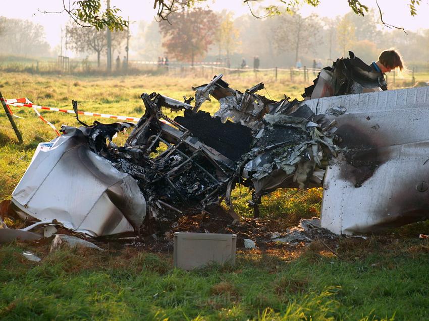 Kleinflugzeug abgestuerzt Sankt Augustin Meindorf P218.JPG